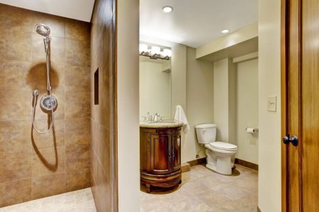 Panel shower screen